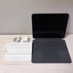 Ipad Pro 13-INCH M4 512GB / Full Set * Mint Condition Used. Price: $2300.00.